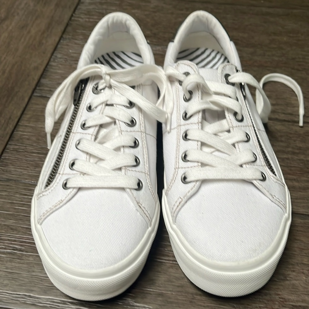 Taos Z Soul sneakers, brand new, never worn.